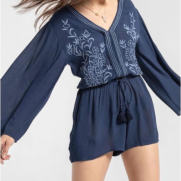 White Crow Flora Crinkle Romper NWT size M Embroidered Festival Boho Beach Light - Picture 1 of 10